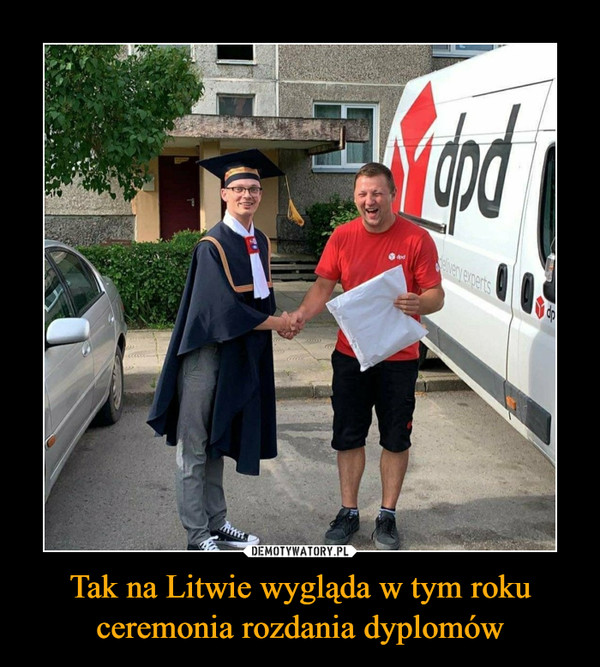 Tak na Litwie wygląda w tym roku ceremonia rozdania dyplomów