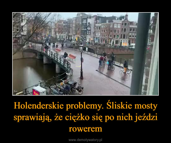 Holenderskie problemy. Śliskie mosty sprawiają, że ciężko się po nich jeździ rowerem –  