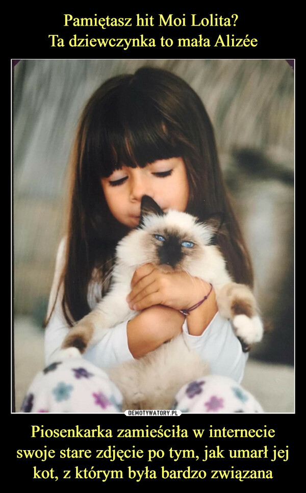 Pamiętasz hit Moi Lolita? 
Ta dziewczynka to mała Alizée Piosenkarka zamieściła w internecie swoje stare zdjęcie po tym, jak umarł jej kot, z którym była bardzo związana